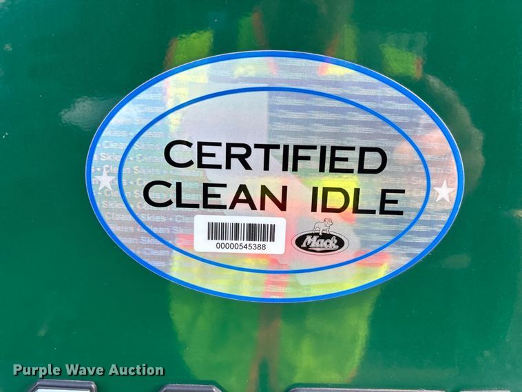 image for item YA2309 2013 Mack CXU613 semi truck