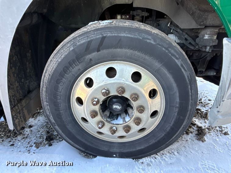 image for item YA2309 2013 Mack CXU613 semi truck