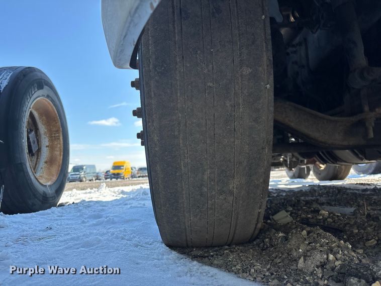 image for item YA2309 2013 Mack CXU613 semi truck