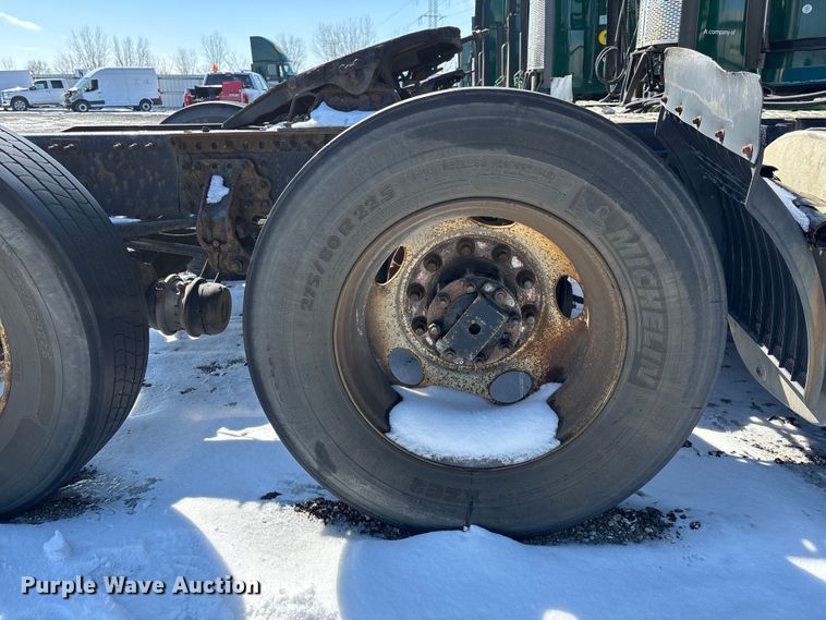 image for item YA2309 2013 Mack CXU613 semi truck