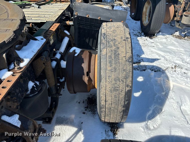 image for item YA2309 2013 Mack CXU613 semi truck