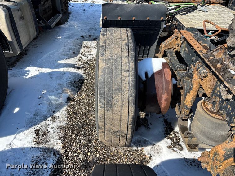 image for item YA2309 2013 Mack CXU613 semi truck