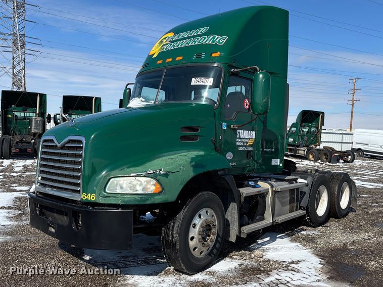 image for item YA2310 2016 Mack CXU613 semi truck