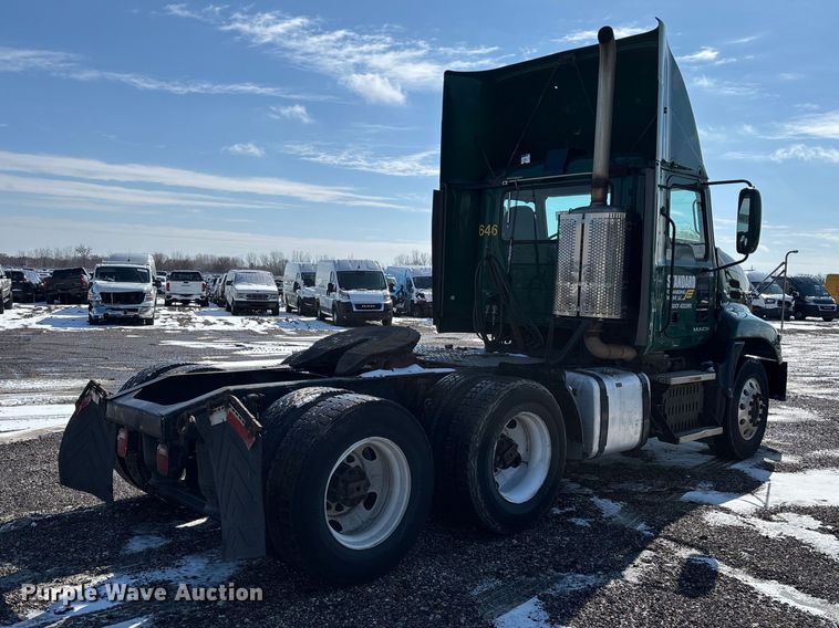 image for item YA2310 2016 Mack CXU613 semi truck