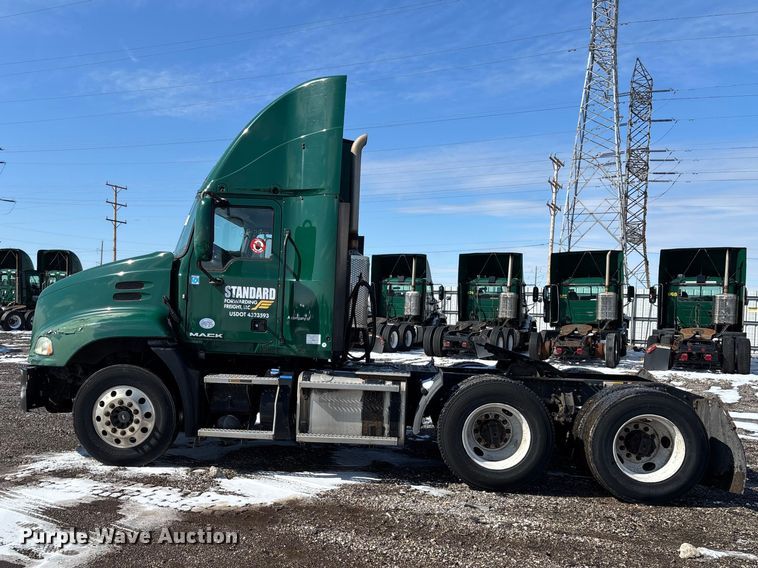 image for item YA2310 2016 Mack CXU613 semi truck
