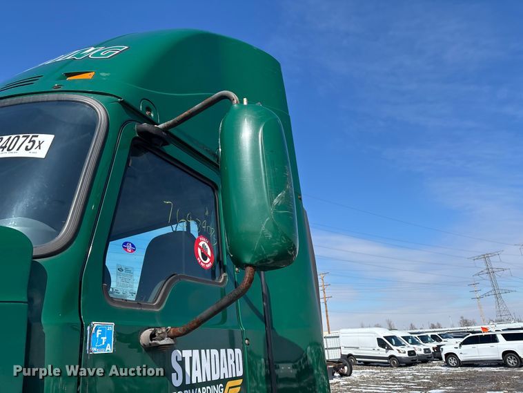 image for item YA2310 2016 Mack CXU613 semi truck