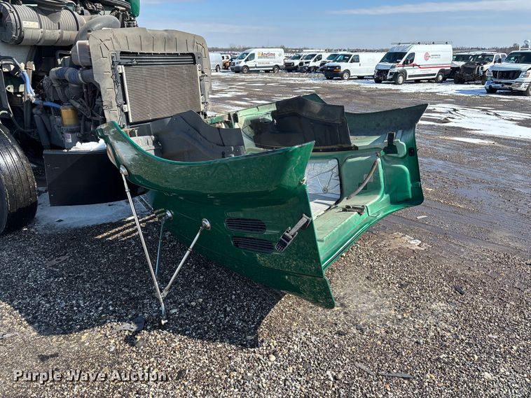 image for item YA2310 2016 Mack CXU613 semi truck