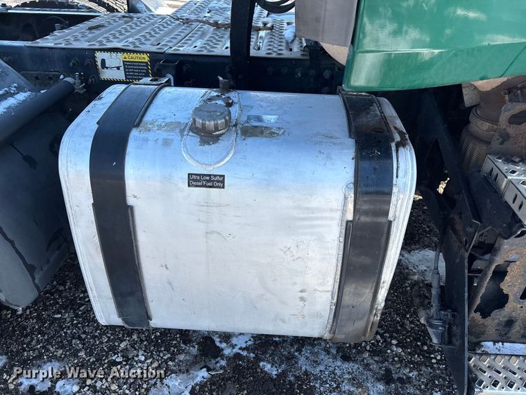 image for item YA2310 2016 Mack CXU613 semi truck