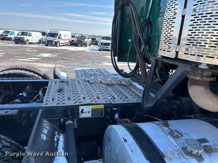 image for item YA2310 2016 Mack CXU613 semi truck