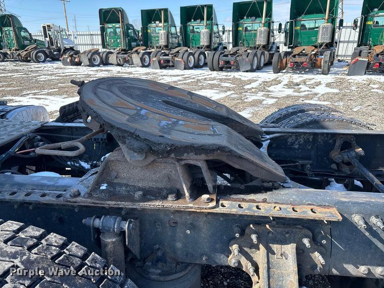 image for item YA2310 2016 Mack CXU613 semi truck