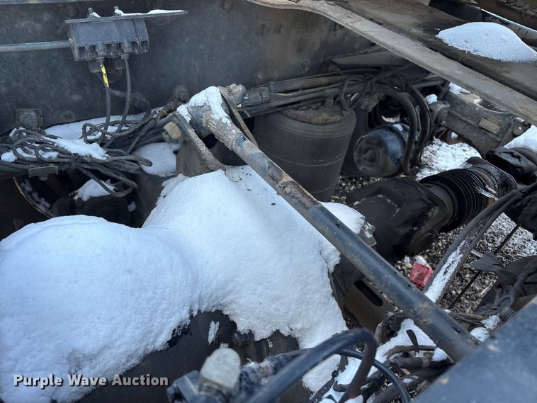 image for item YA2310 2016 Mack CXU613 semi truck