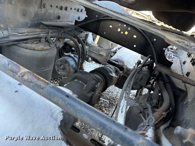 image for item YA2310 2016 Mack CXU613 semi truck