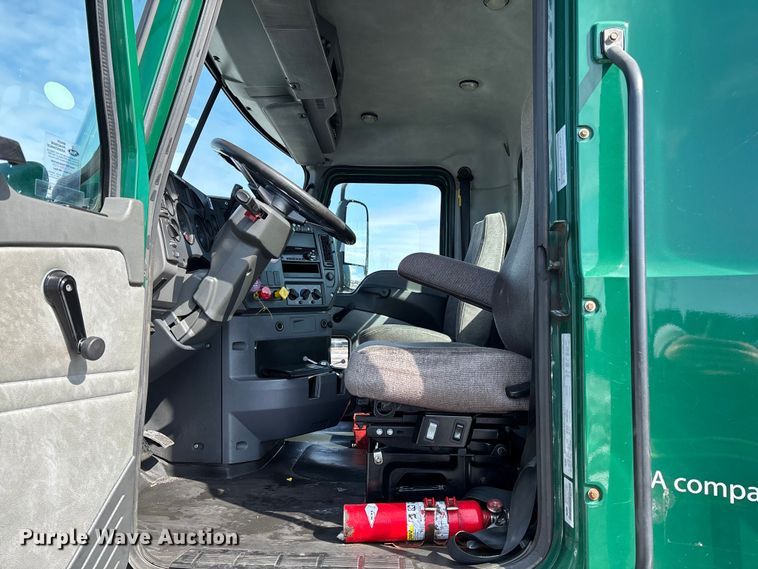 image for item YA2310 2016 Mack CXU613 semi truck