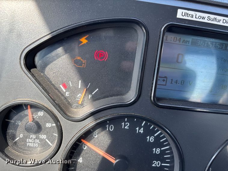 image for item YA2310 2016 Mack CXU613 semi truck