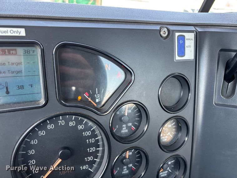 image for item YA2310 2016 Mack CXU613 semi truck