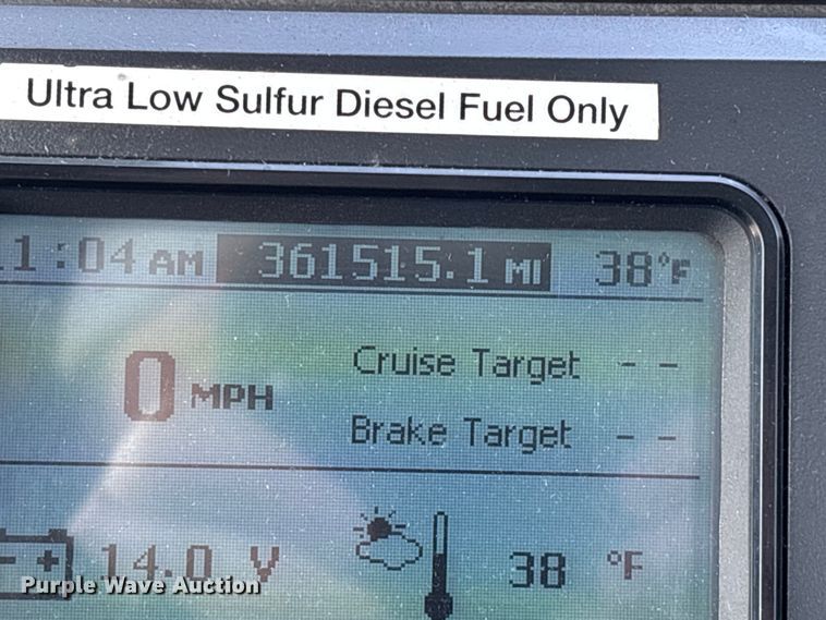 image for item YA2310 2016 Mack CXU613 semi truck