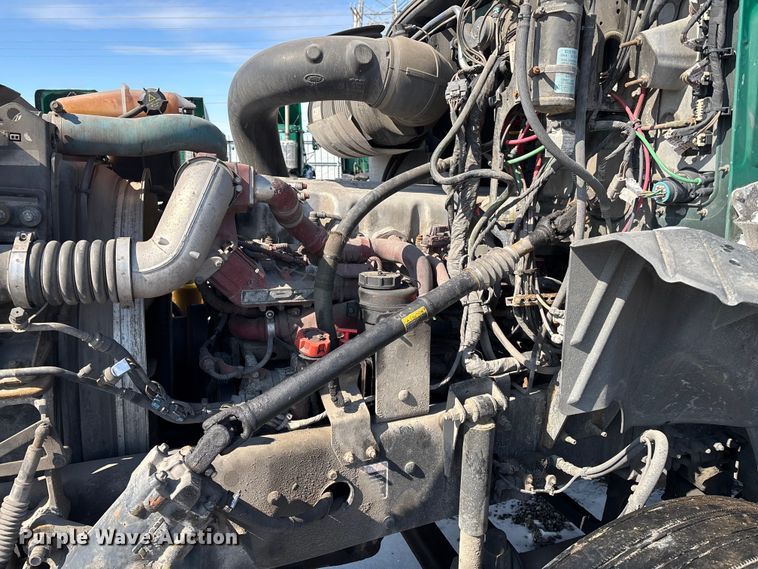 image for item YA2310 2016 Mack CXU613 semi truck