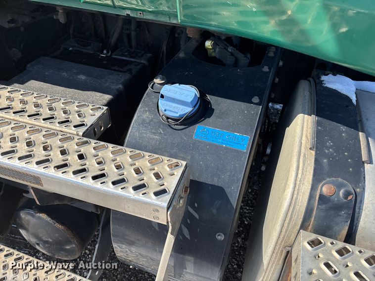 image for item YA2310 2016 Mack CXU613 semi truck