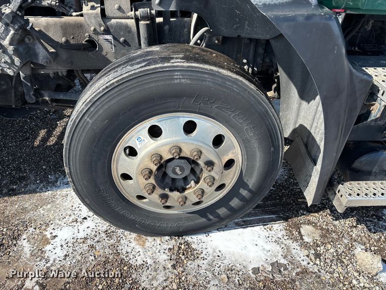 image for item YA2310 2016 Mack CXU613 semi truck