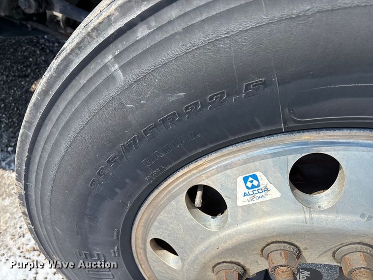 image for item YA2310 2016 Mack CXU613 semi truck