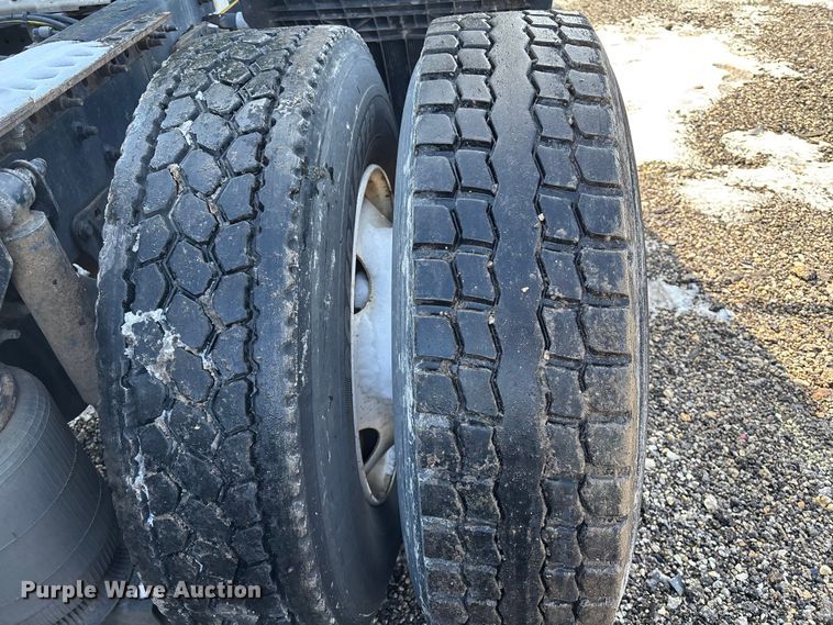 image for item YA2310 2016 Mack CXU613 semi truck