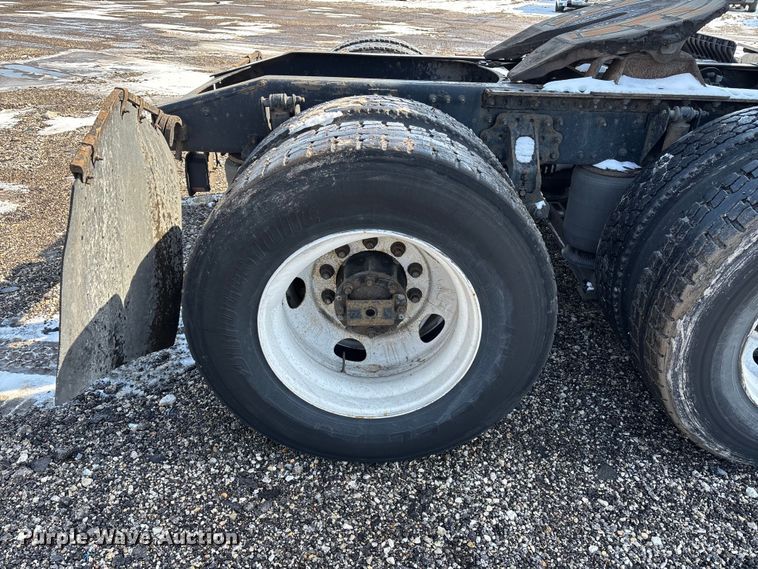 image for item YA2310 2016 Mack CXU613 semi truck