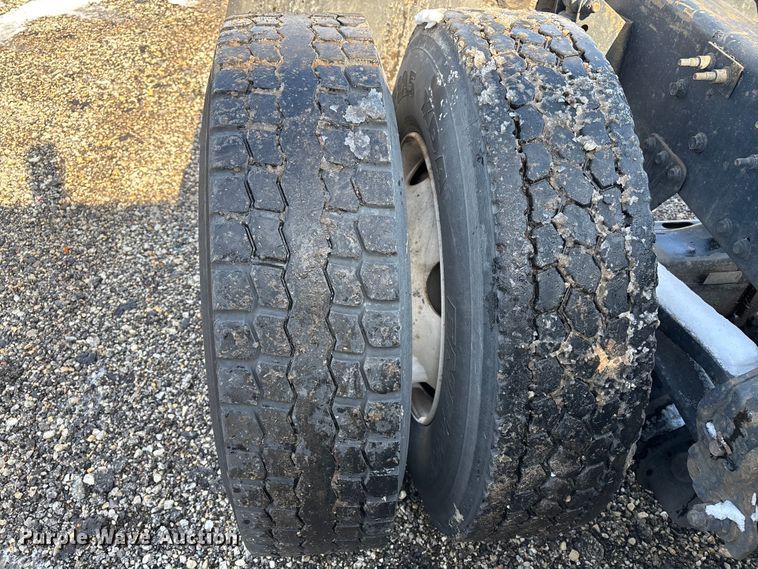 image for item YA2310 2016 Mack CXU613 semi truck