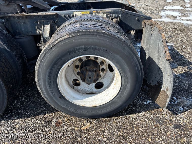 image for item YA2310 2016 Mack CXU613 semi truck