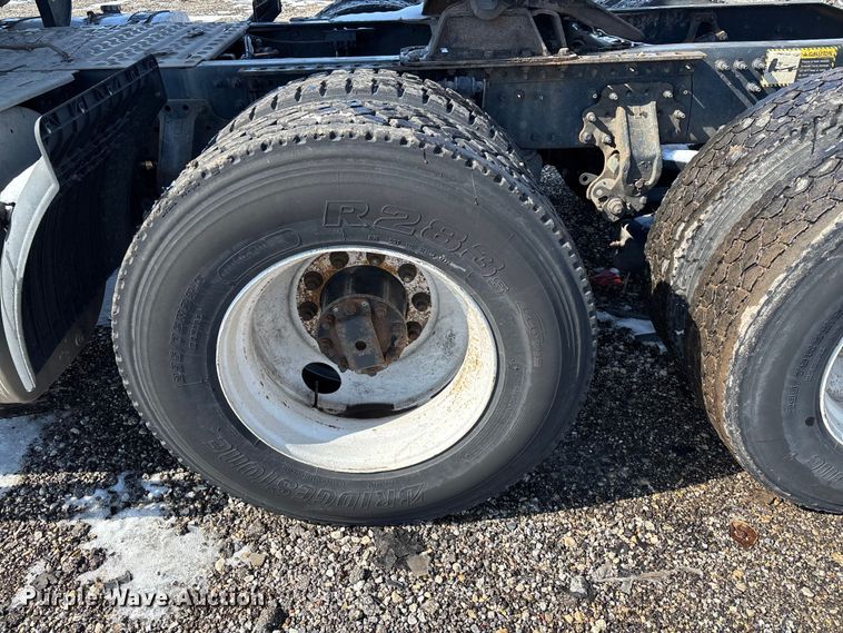 image for item YA2310 2016 Mack CXU613 semi truck