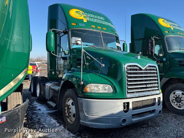 image for item YA2311 2016 Mack CXU613 semi truck