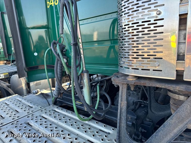 image for item YA2311 2016 Mack CXU613 semi truck