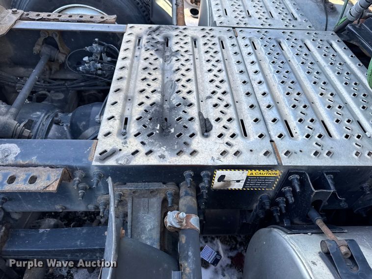 image for item YA2311 2016 Mack CXU613 semi truck