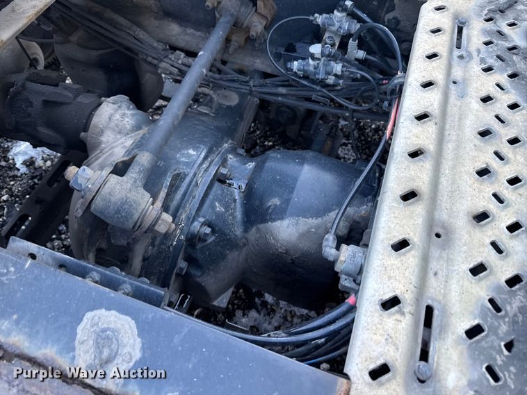 image for item YA2311 2016 Mack CXU613 semi truck