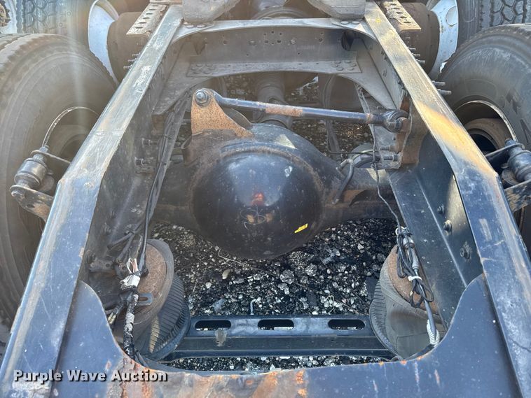 image for item YA2311 2016 Mack CXU613 semi truck