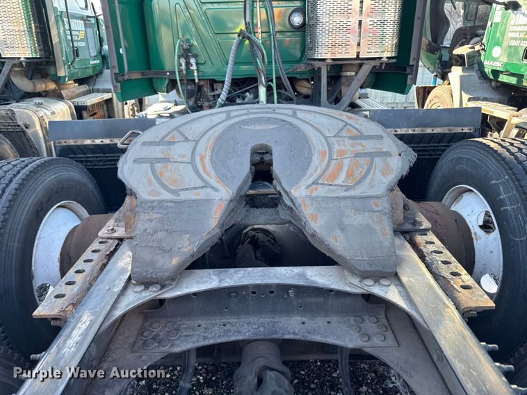 image for item YA2311 2016 Mack CXU613 semi truck