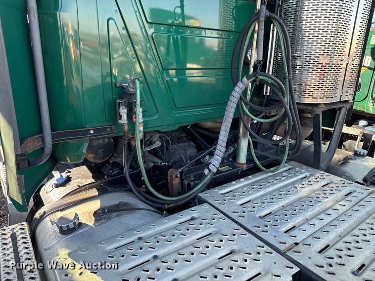 image for item YA2311 2016 Mack CXU613 semi truck