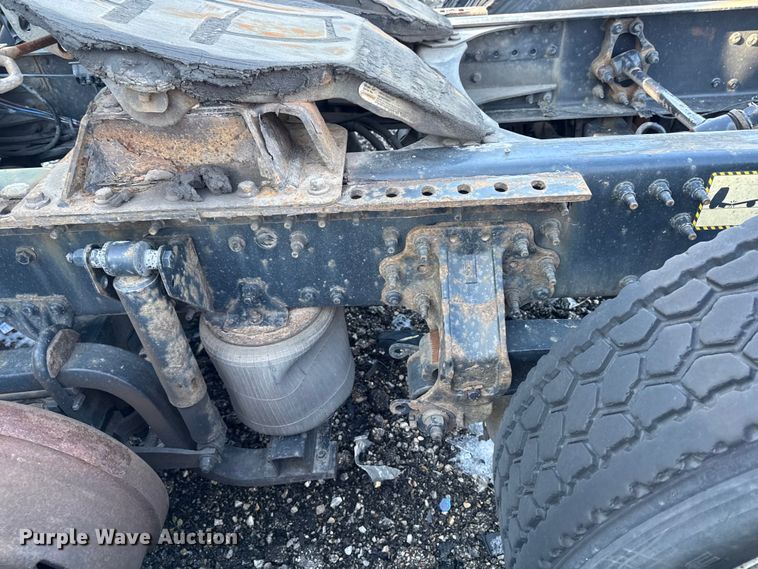 image for item YA2311 2016 Mack CXU613 semi truck