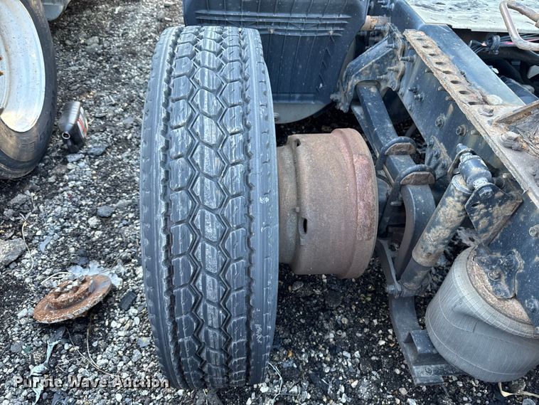 image for item YA2311 2016 Mack CXU613 semi truck