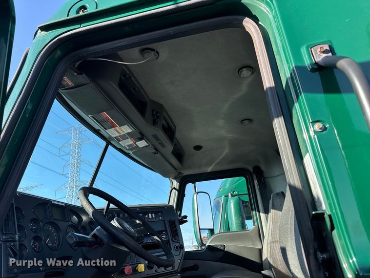 image for item YA2311 2016 Mack CXU613 semi truck