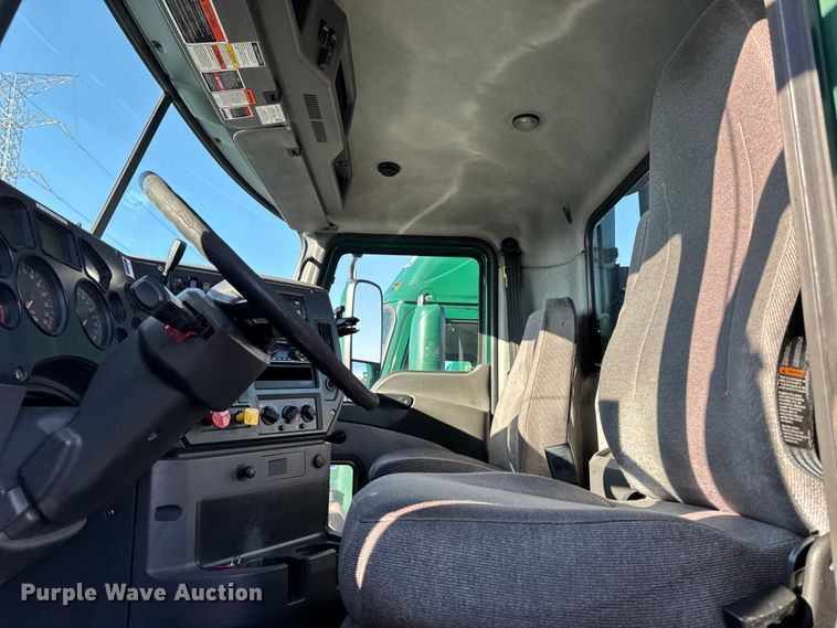 image for item YA2311 2016 Mack CXU613 semi truck