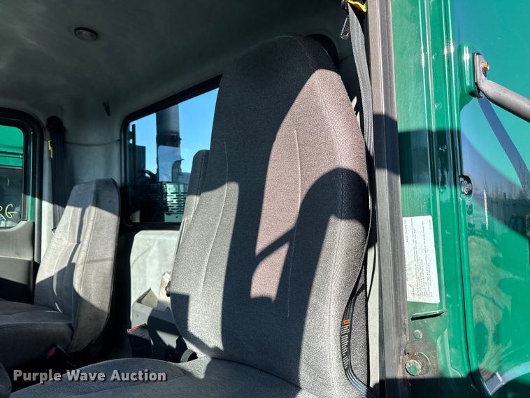 image for item YA2311 2016 Mack CXU613 semi truck