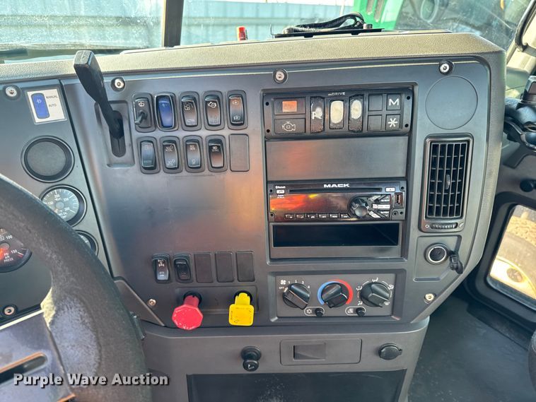 image for item YA2311 2016 Mack CXU613 semi truck