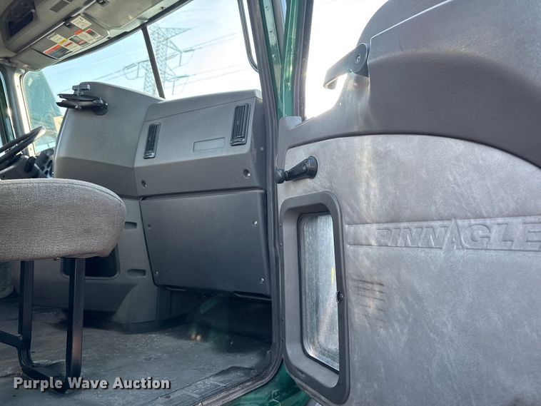 image for item YA2311 2016 Mack CXU613 semi truck