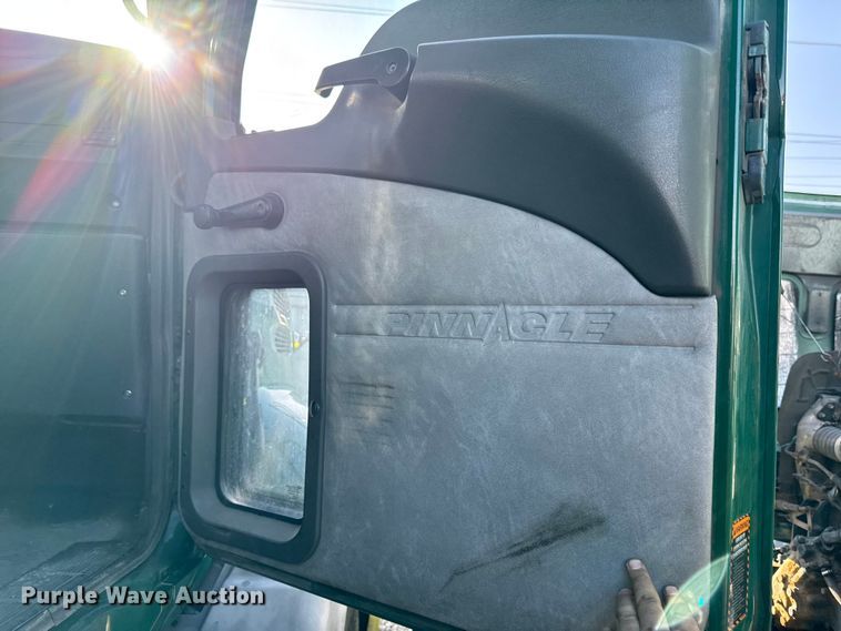 image for item YA2311 2016 Mack CXU613 semi truck