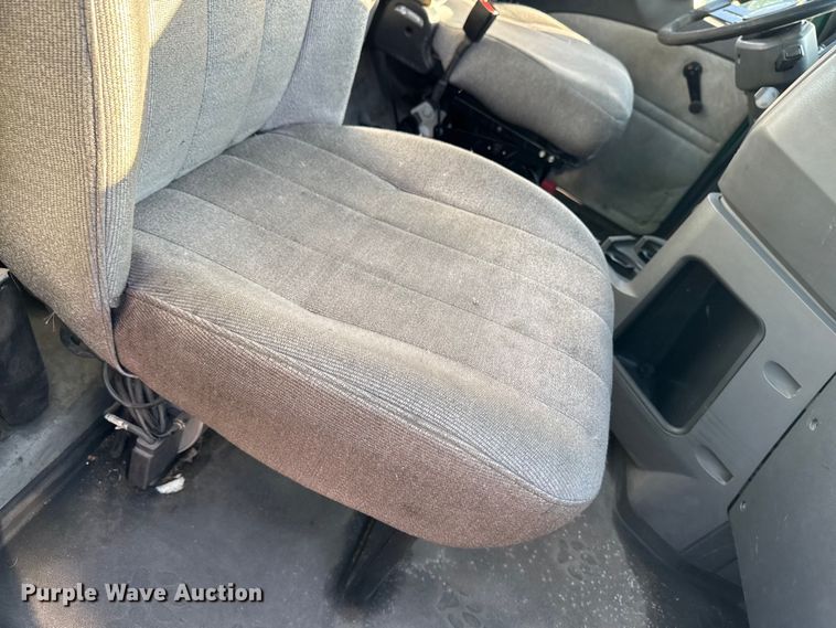 image for item YA2311 2016 Mack CXU613 semi truck