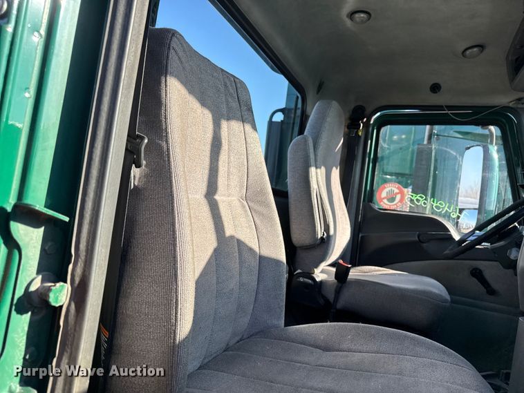 image for item YA2311 2016 Mack CXU613 semi truck