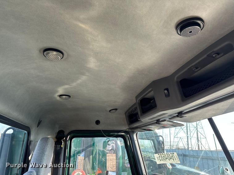 image for item YA2311 2016 Mack CXU613 semi truck