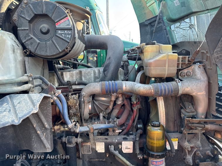 image for item YA2311 2016 Mack CXU613 semi truck