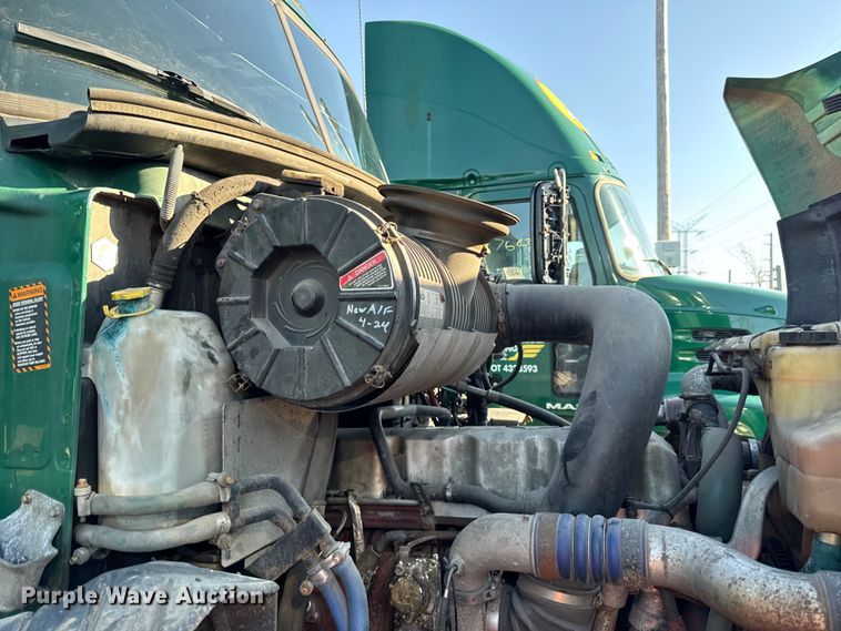 image for item YA2311 2016 Mack CXU613 semi truck