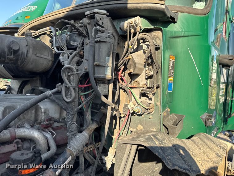 image for item YA2311 2016 Mack CXU613 semi truck